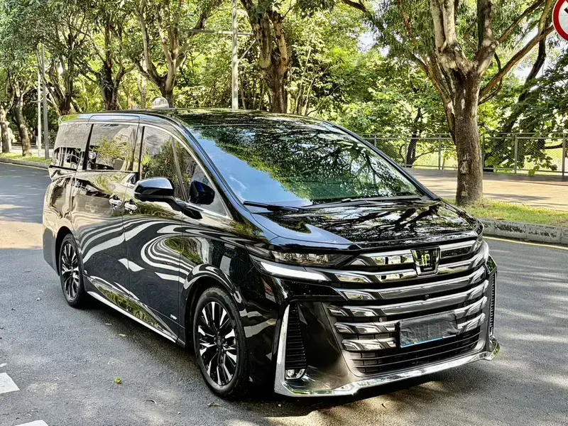 2023 Toyota Vellfire с пробегом 8 000 км