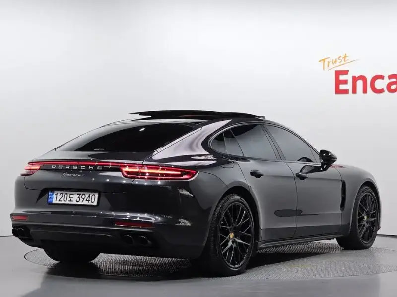 2018 Porsche Panamera с пробегом 37 710 км