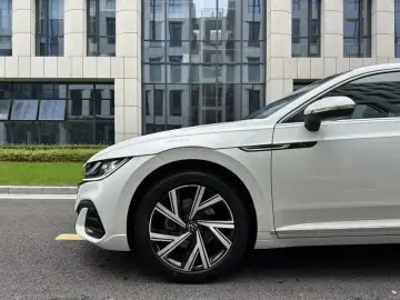 2023 Volkswagen Passat CC с пробегом 6 000 км