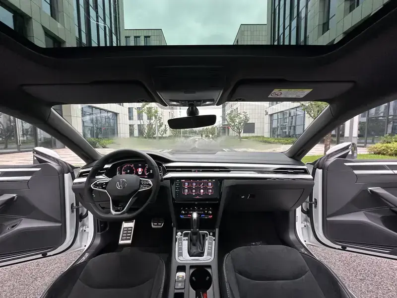 2023 Volkswagen Passat CC с пробегом 6 000 км