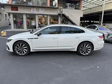 2024 Volkswagen Passat CC с пробегом 21 000 км