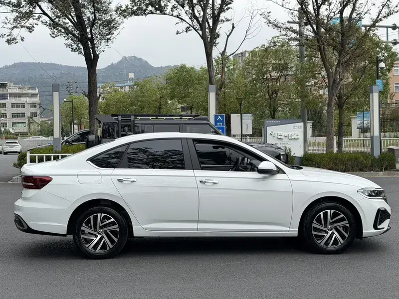2024 Volkswagen Lavida с пробегом 14 000 км