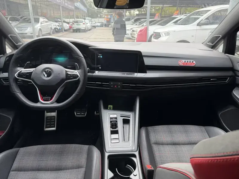 2021 Volkswagen Golf GTI с пробегом 45 000 км