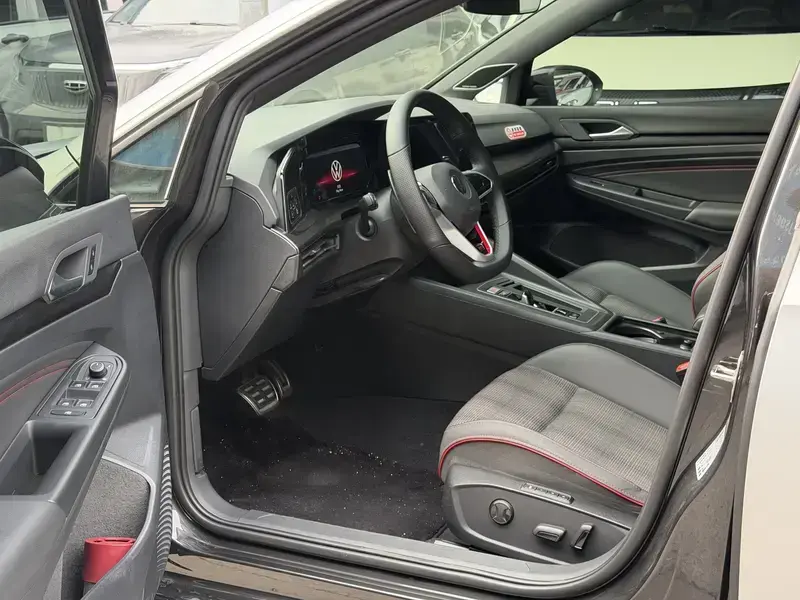 2021 Volkswagen Golf GTI с пробегом 45 000 км