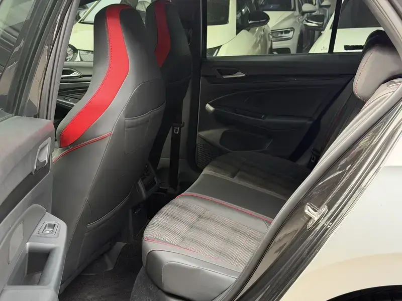 2021 Volkswagen Golf GTI с пробегом 45 000 км