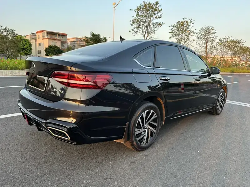 2023 Volkswagen Lavida с пробегом 28 000 км