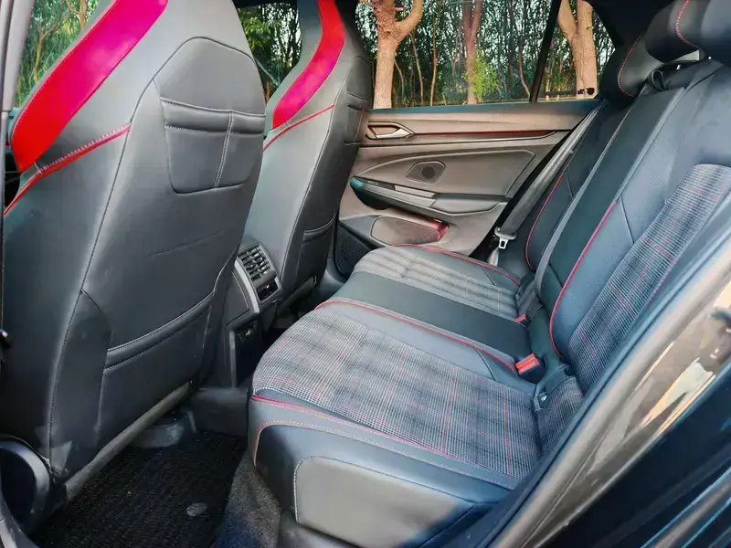 2021 Volkswagen Golf GTI с пробегом 47 000 км