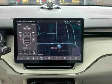 2025 Volvo EM90 с пробегом 34 700 км