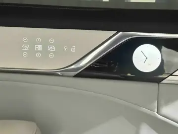 2025 Volvo EM90 с пробегом 34 700 км