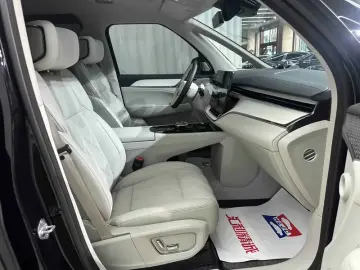 2025 Volvo EM90 с пробегом 34 700 км