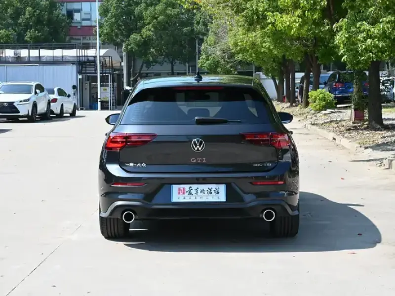2023 Volkswagen Golf GTI с пробегом 12 000 км