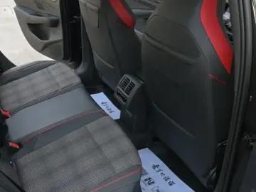 2023 Volkswagen Golf GTI с пробегом 12 000 км