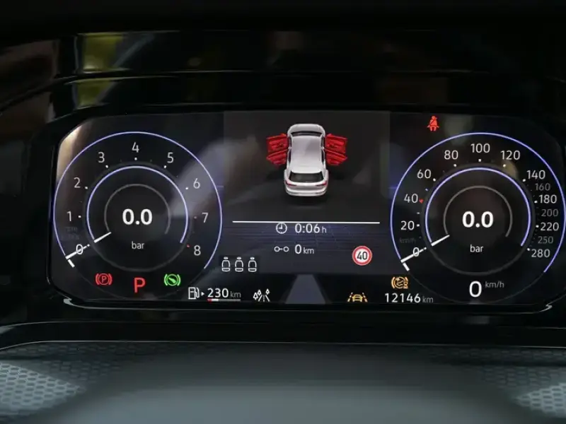 2023 Volkswagen Golf GTI с пробегом 12 000 км