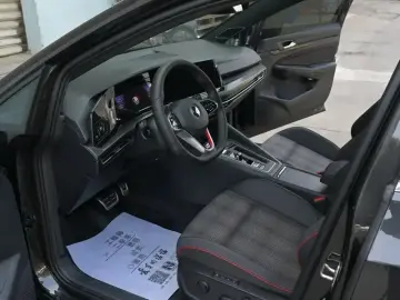 2023 Volkswagen Golf GTI с пробегом 12 000 км