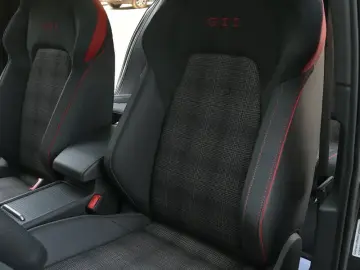 2023 Volkswagen Golf GTI с пробегом 12 000 км