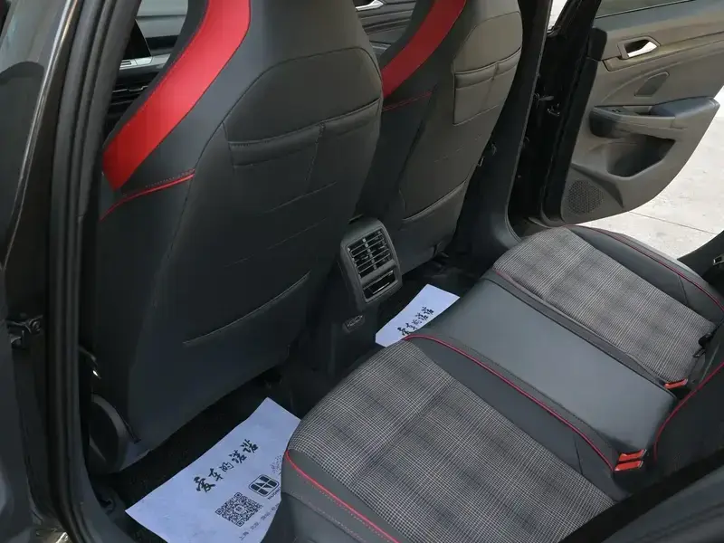 2023 Volkswagen Golf GTI с пробегом 12 000 км