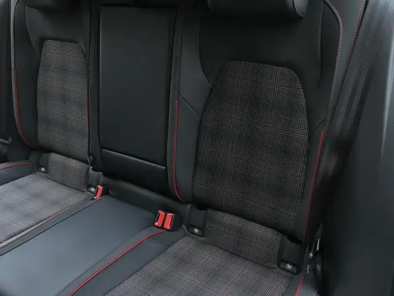 2023 Volkswagen Golf GTI с пробегом 12 000 км