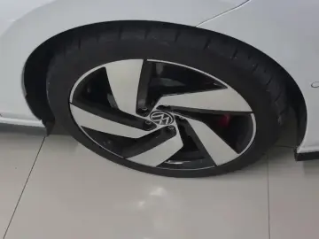 2021 Volkswagen Golf GTI с пробегом 38 000 км