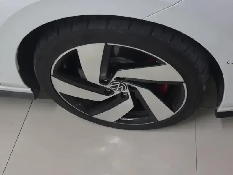 2021 Volkswagen Golf GTI с пробегом 38 000 км