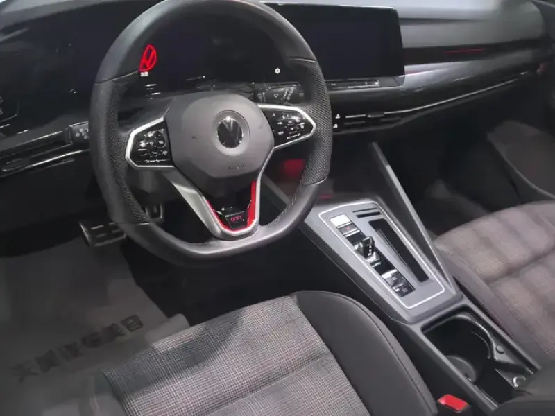 2021 Volkswagen Golf GTI с пробегом 38 000 км