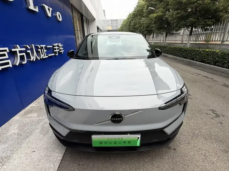 2025 Volvo EX30 с пробегом 17 000 км