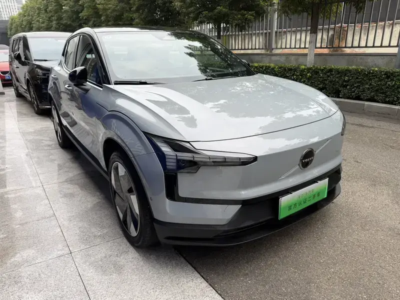 2025 Volvo EX30 с пробегом 17 000 км