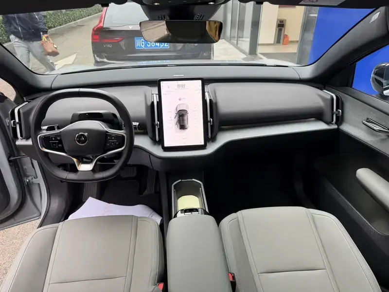 2025 Volvo EX30 с пробегом 17 000 км