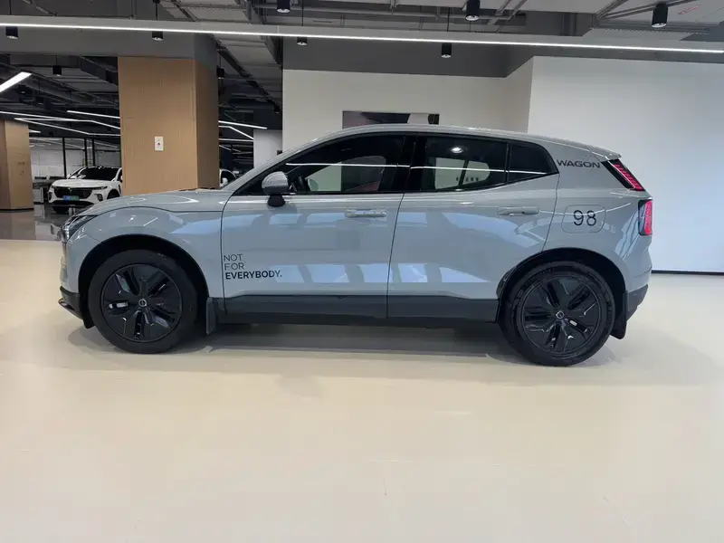 2025 Volvo EX30 с пробегом 39 600 км