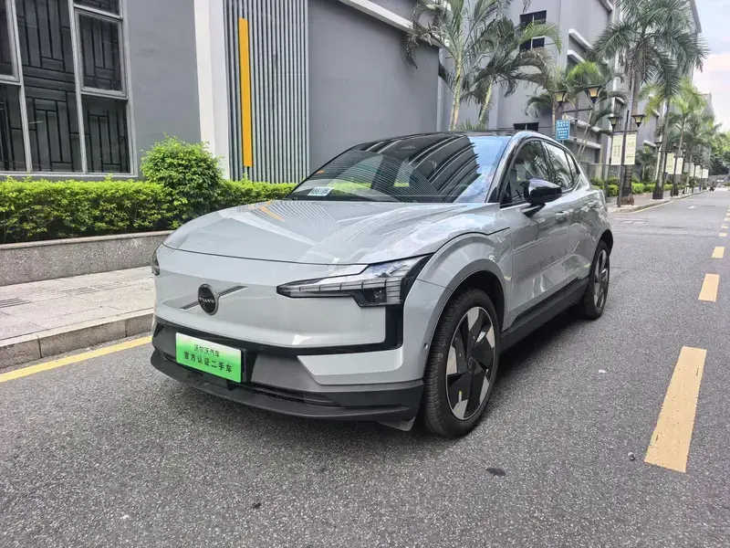 2025 Volvo EX30 с пробегом 13 300 км