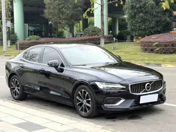 2020 Volvo S60 с пробегом 65 000 км