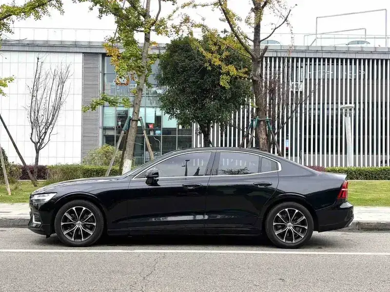 2020 Volvo S60 с пробегом 65 000 км