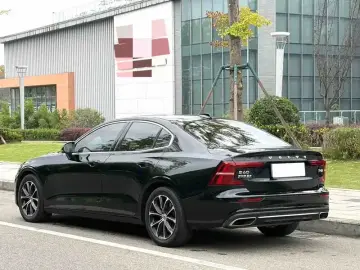 2020 Volvo S60 с пробегом 65 000 км