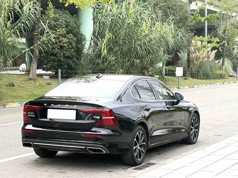 2020 Volvo S60 с пробегом 65 000 км