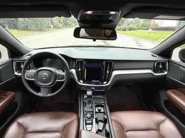 2020 Volvo S60 с пробегом 65 000 км