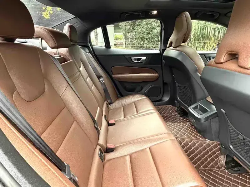2020 Volvo S60 с пробегом 65 000 км
