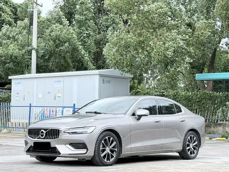 2022 Volvo S60 с пробегом 55 000 км