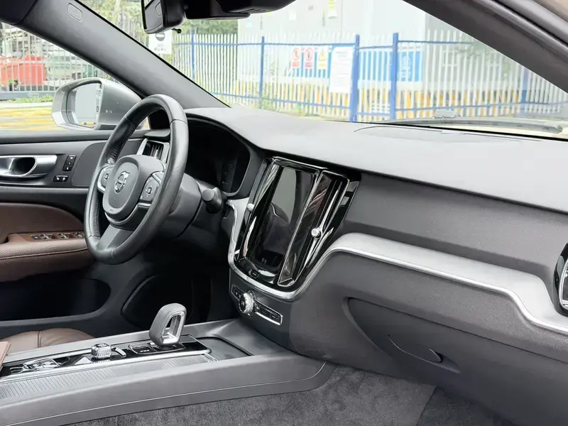 2022 Volvo S60 с пробегом 55 000 км