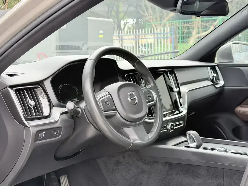 2022 Volvo S60 с пробегом 55 000 км