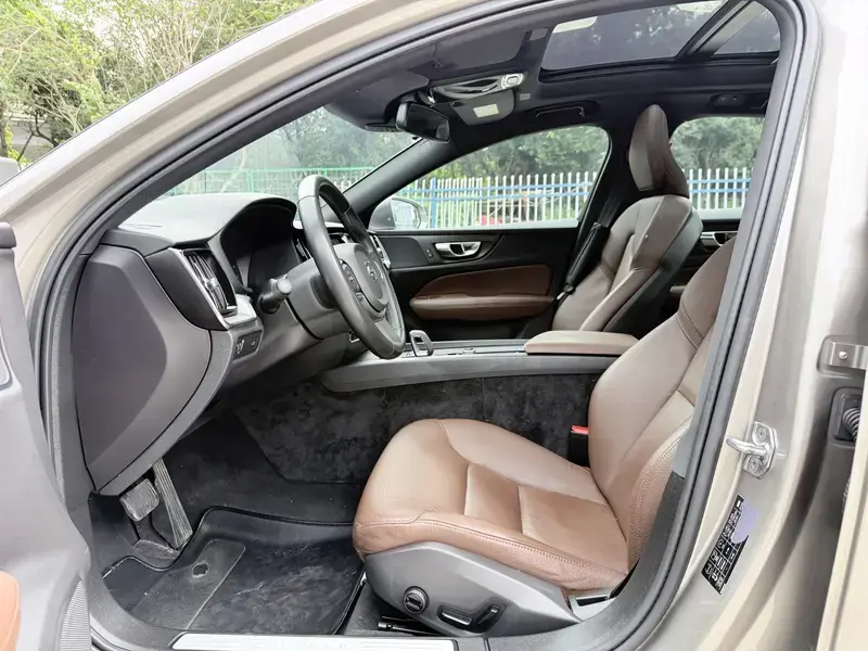 2022 Volvo S60 с пробегом 55 000 км