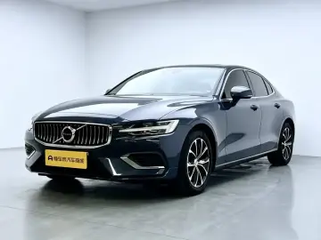 2022 Volvo S60 с пробегом 43 500 км