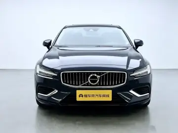 2022 Volvo S60 с пробегом 43 500 км