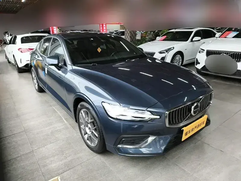 2023 Volvo S60 с пробегом 70 000 км