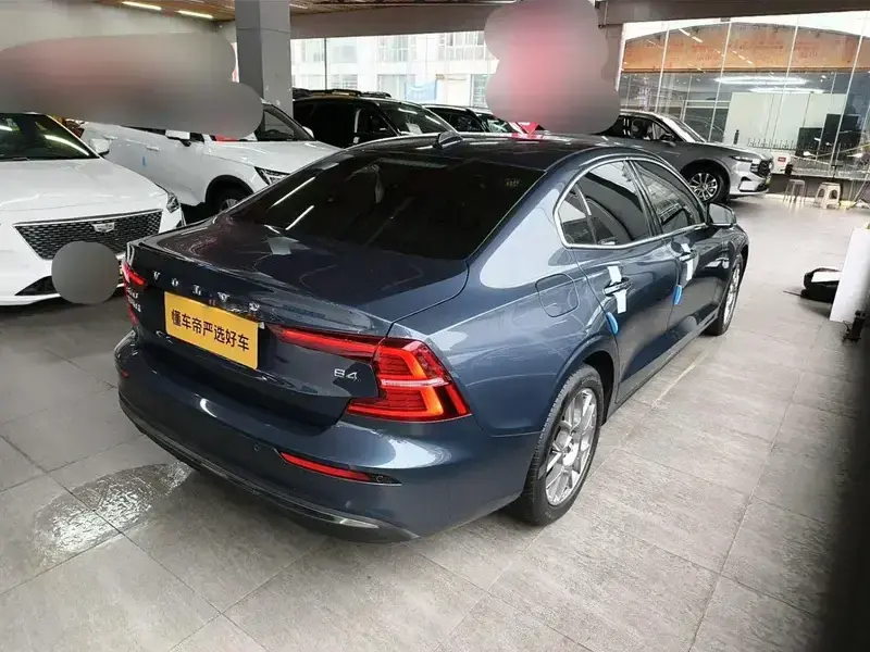 2023 Volvo S60 с пробегом 70 000 км