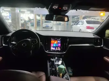 2023 Volvo S60 с пробегом 23 000 км