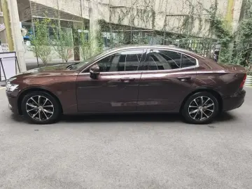 2020 Volvo S60 с пробегом 131 000 км