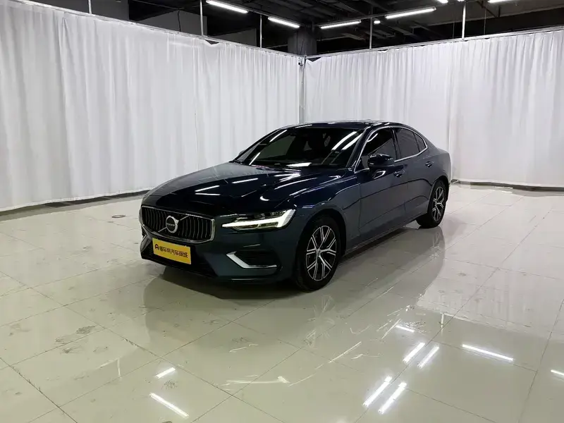 2026 Volvo S60 с пробегом 3 200 км