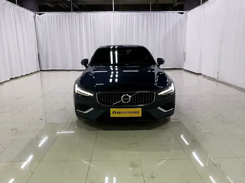 2026 Volvo S60 с пробегом 3 200 км