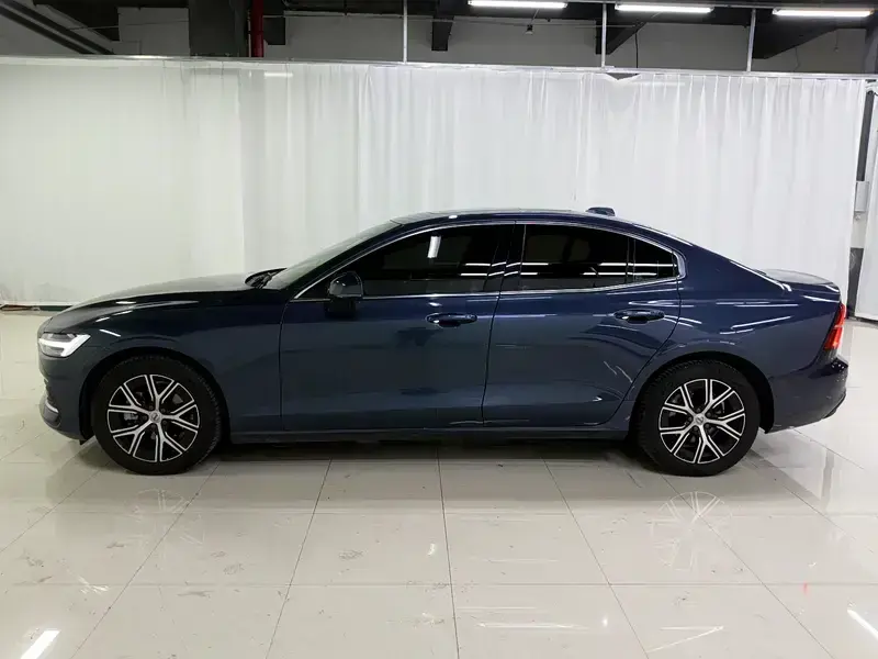 2026 Volvo S60 с пробегом 3 200 км