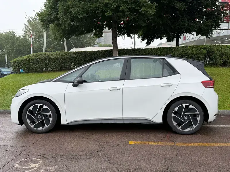 2025 Volkswagen ID.3 с пробегом 53 000 км