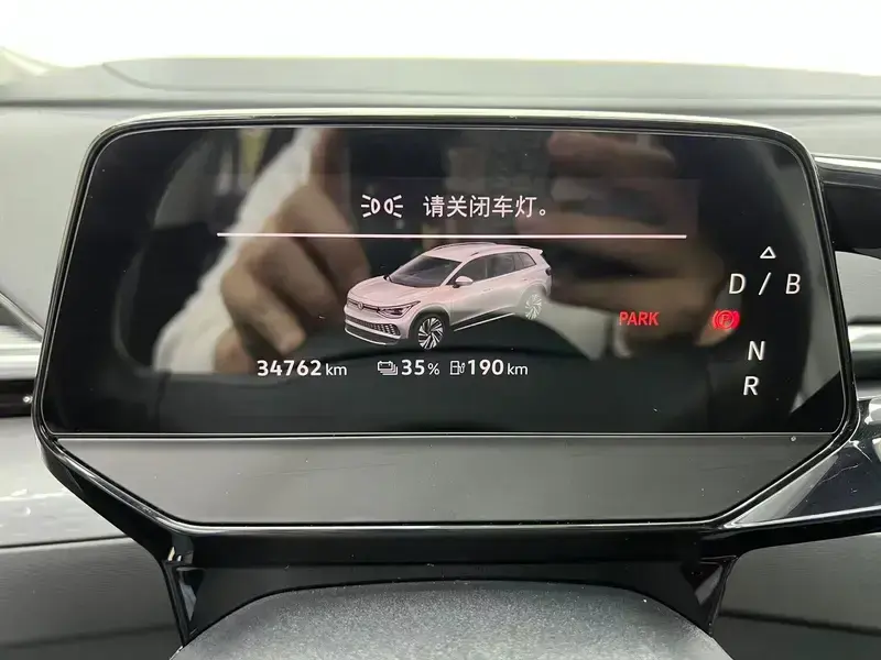 2022 Volkswagen ID.6 с пробегом 35 000 км